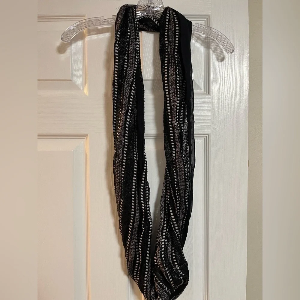 Black and White Striped Women's Scarf